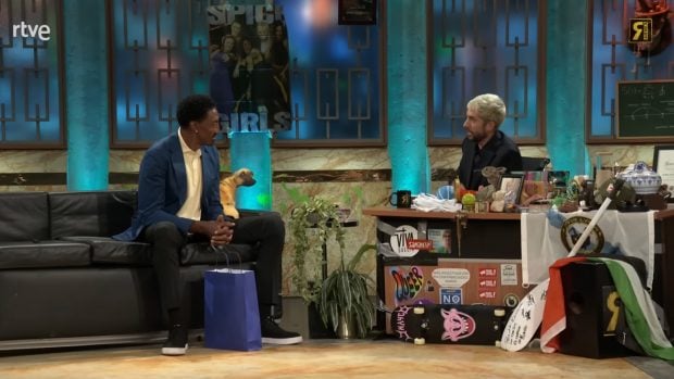 Scottie Pippen y David Broncano en La Revuelta. (RTVE)