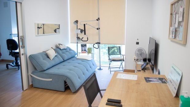 El centro cuenta con un ejemplo de apartamento con modernos equipos adaptados al paciente. 