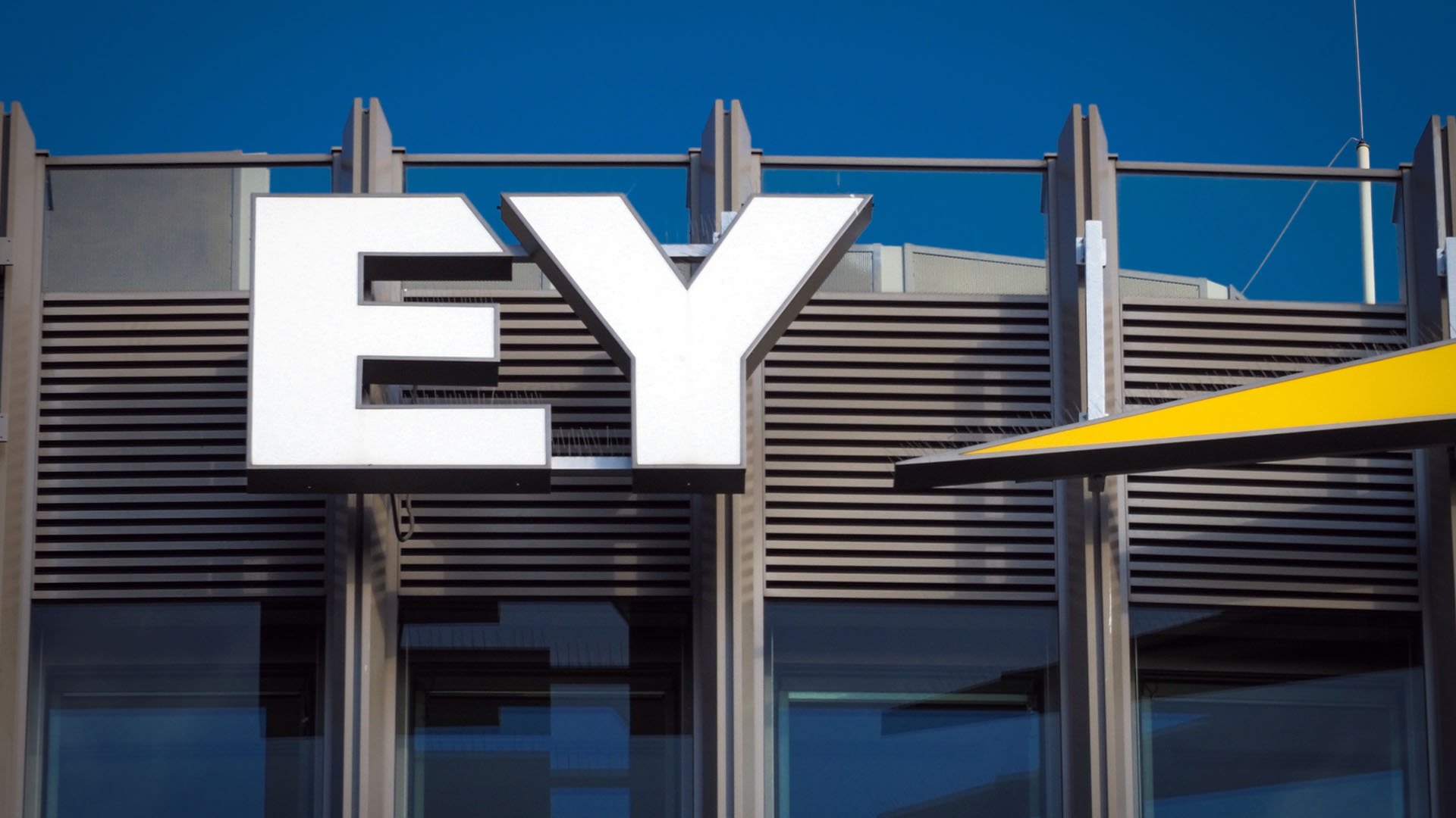 EY afirma que la red eléctrica no está preparada para el incremento de la demanda de los próximos años