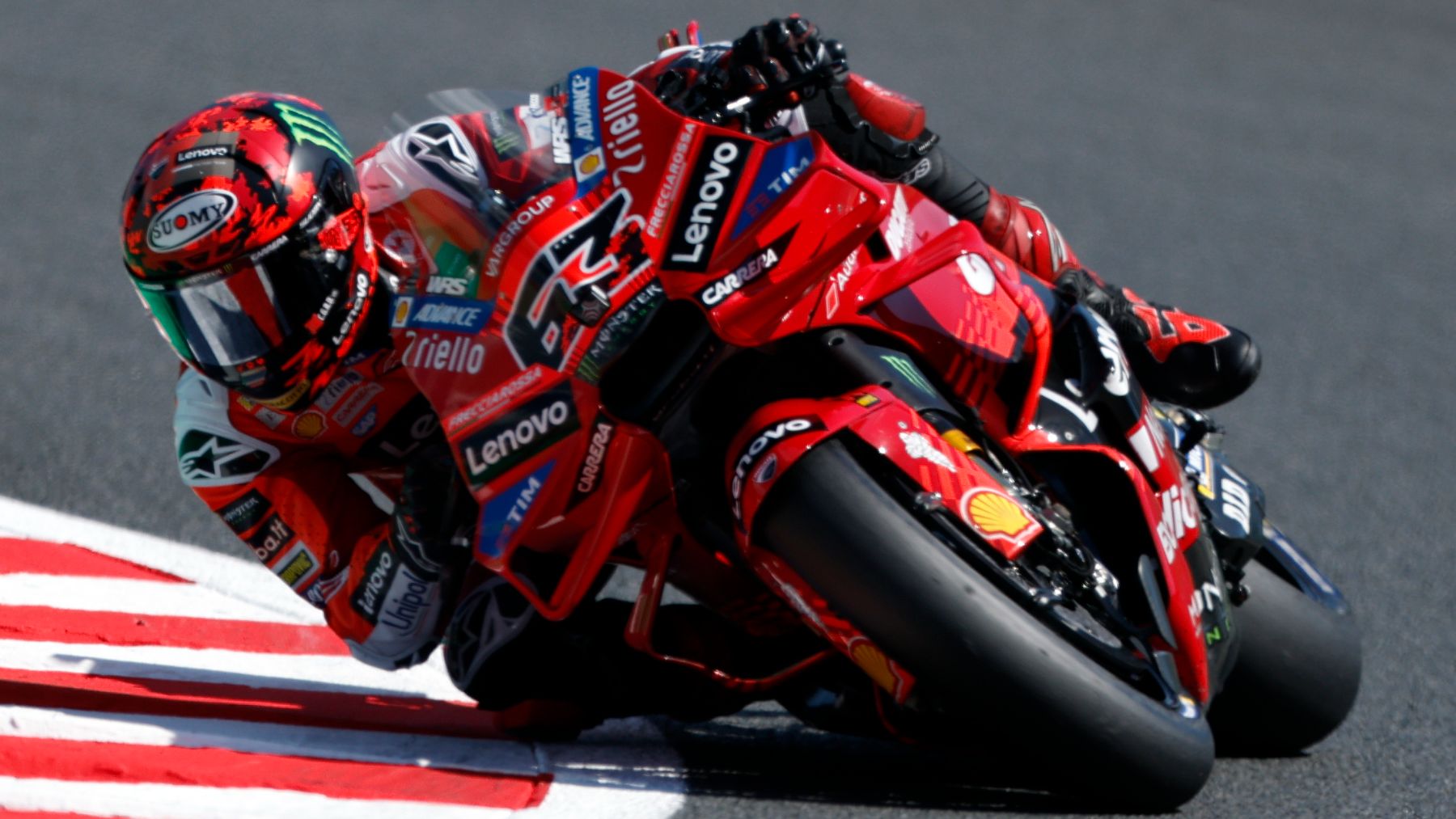 Pecco Bagnaia está de vuelta: victoria al sprint en Japón y Márquez roza el título