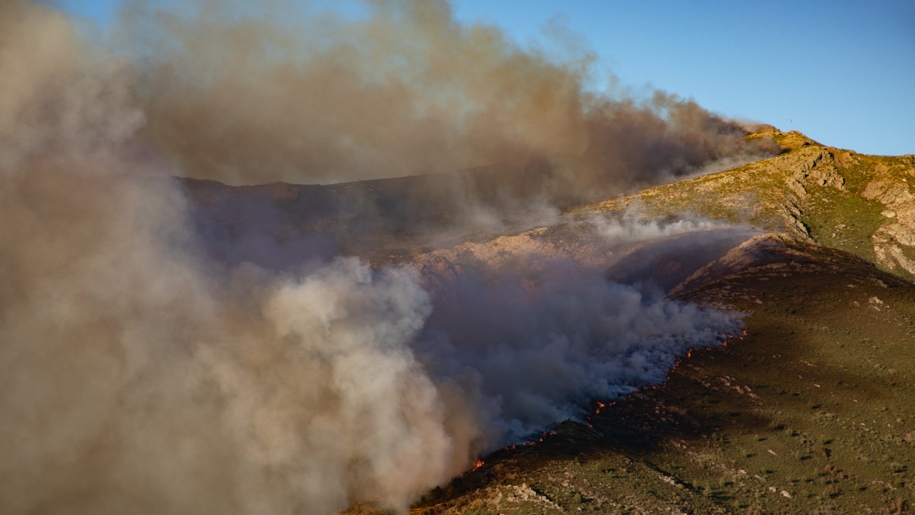 El incendio de Guadalajara arrasa ya 1.800 hectáreas