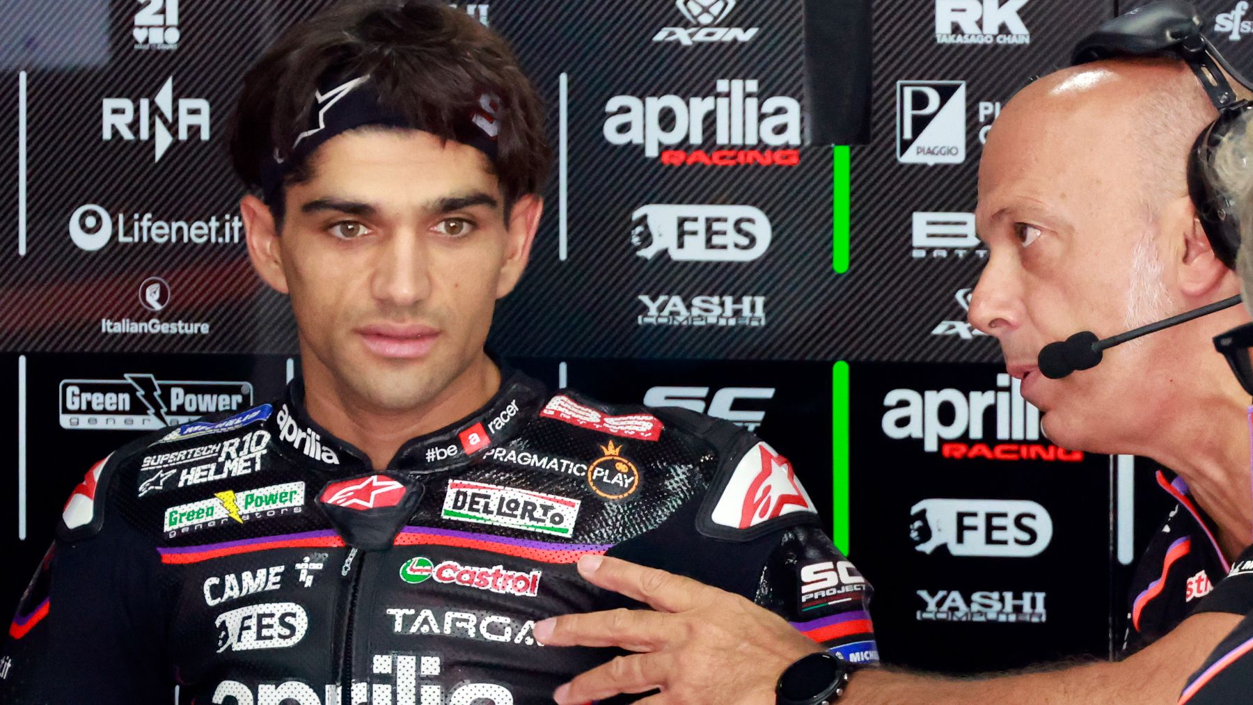 Jorge Martín en el box de Aprilia antes de un entrenamiento en el GP de Japón de MotoGP. (EFE)