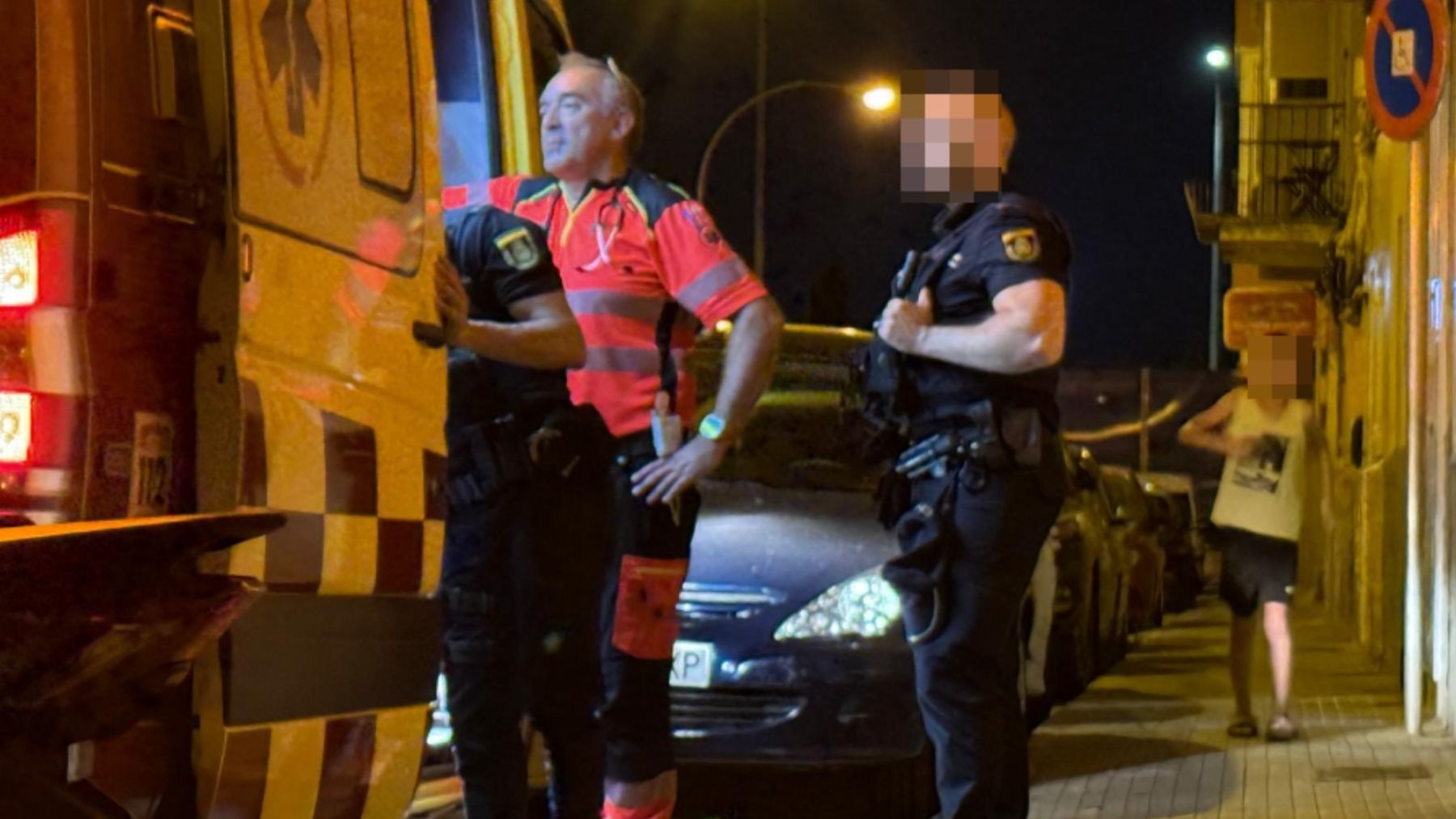 Herido de bala tras atacar a los vecinos y la Policía con dos cuchillos en el barrio de San Blas (Madrid)