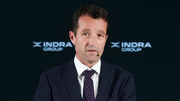 Indra, Escribano, Fejóo