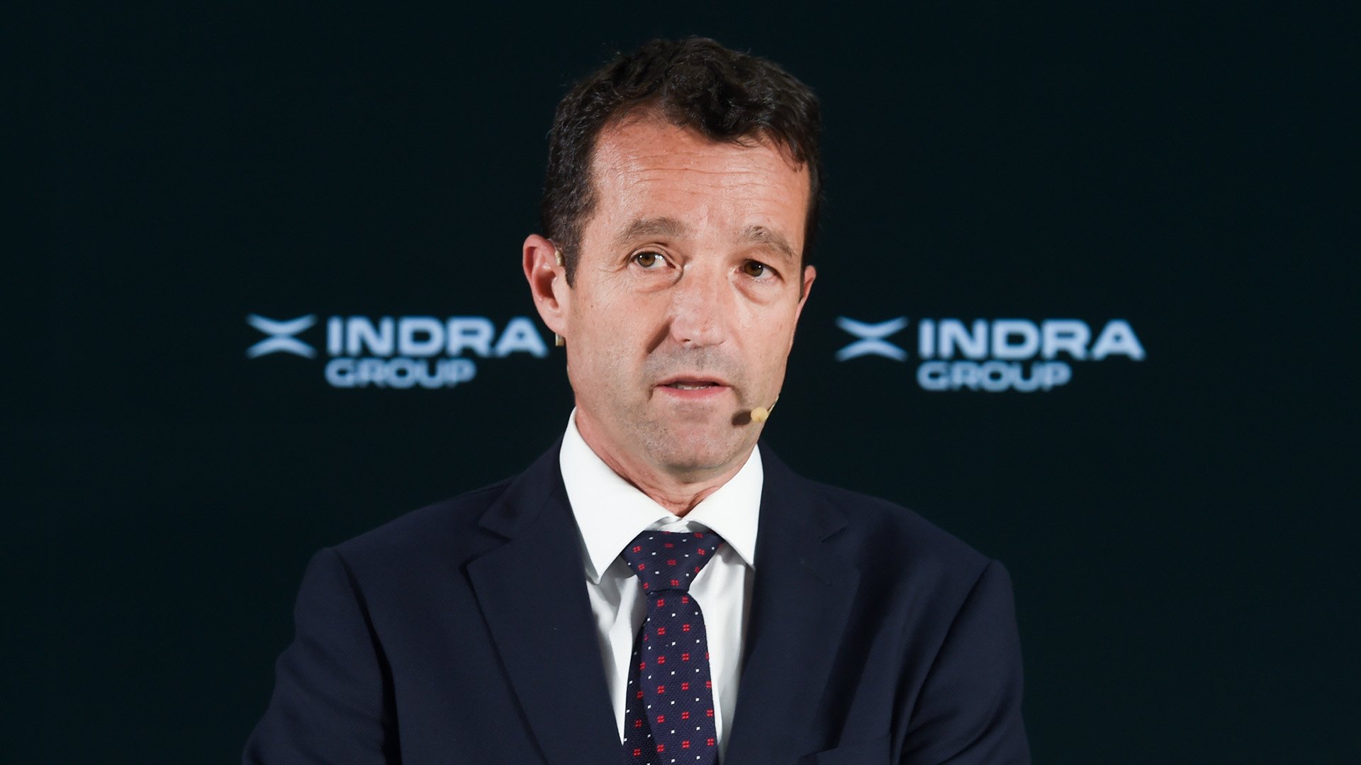 La fundación económica de Feijóo apoya la venta de Escribano a Indra pese a la oposición de parte del PP
