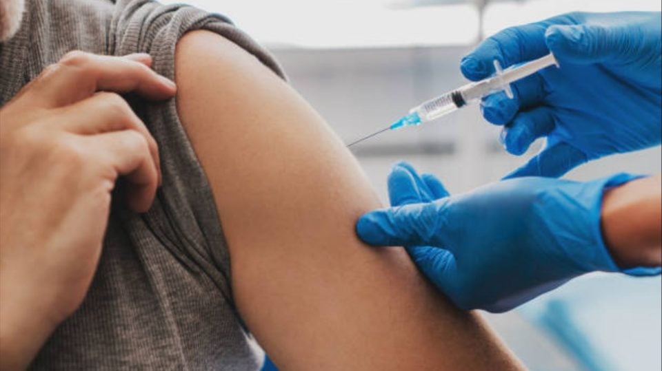 Me he vacunado contra la gripe y me he contagiado: ¿puedo transmitir el virus a los demás?
