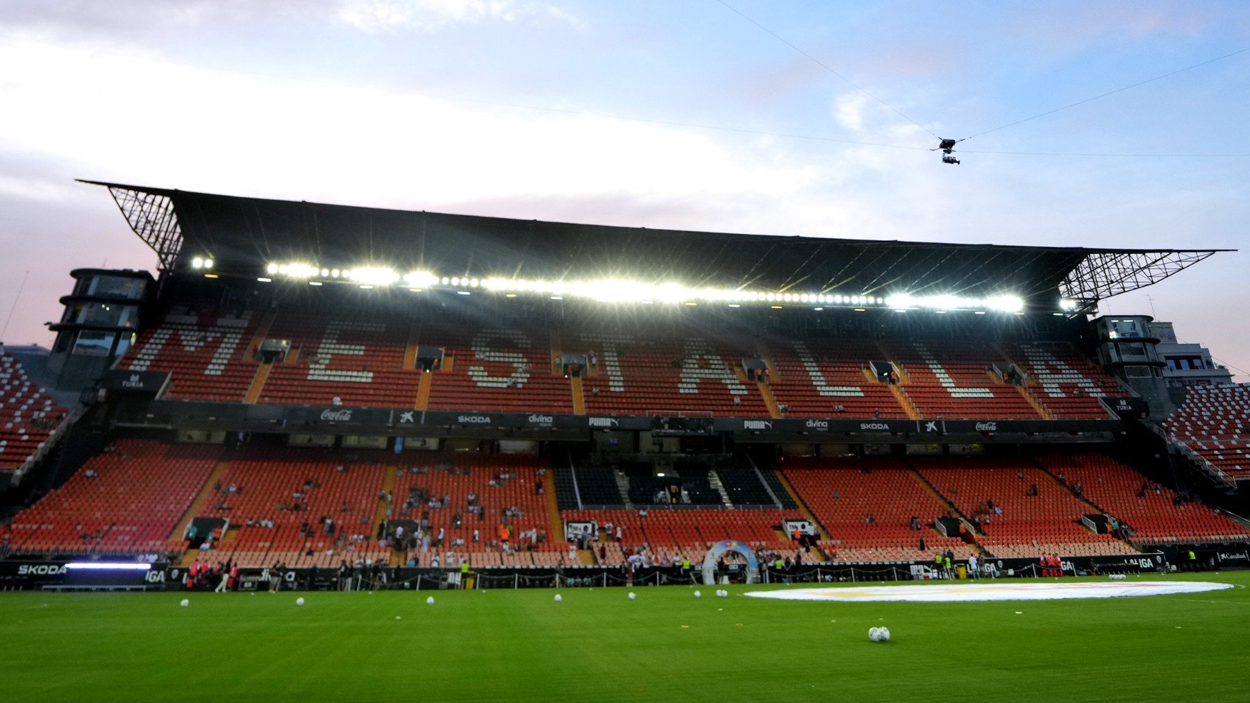 El partido entre Valencia y Oviedo se suspende debido a la alerta roja por lluvias torrenciales