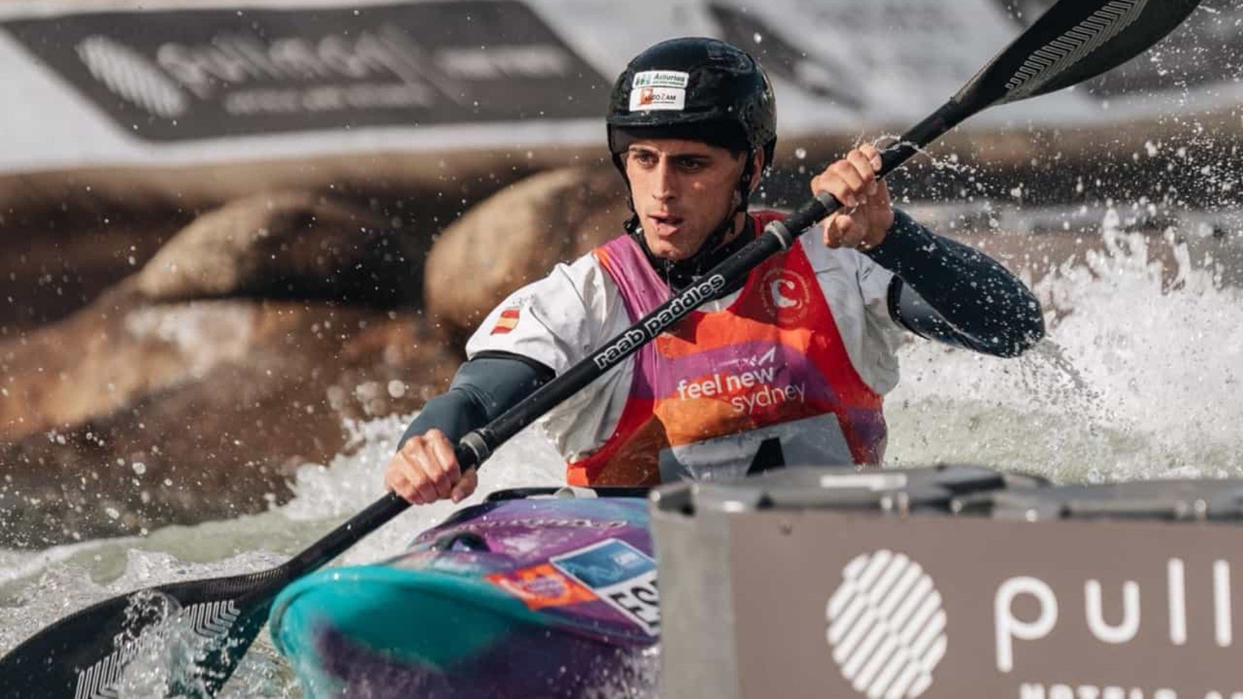 David Llorente durante el descenso en Sídney. (RFEP)