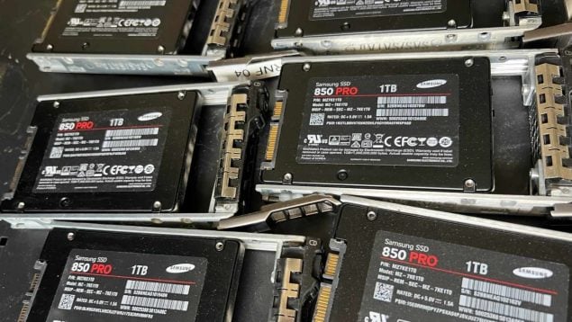 Seis SSD Samsung 850 Pro de 1TB encontrados en un contenedor de basura