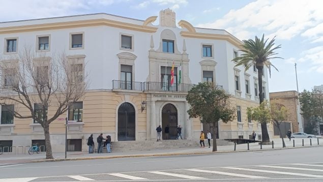 Piden prisión permanente al gaditano que dejó morir de hambre a su madre en la cama: «Pesaba 33 kilos»