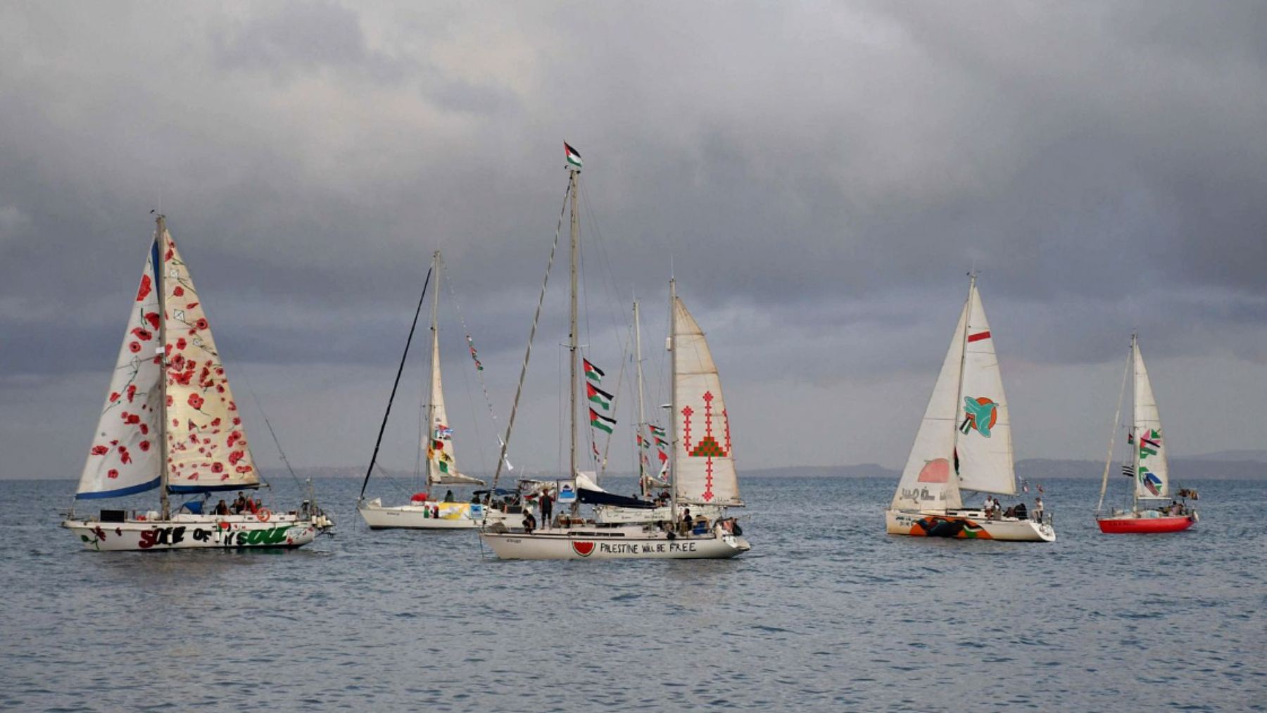 Barcos pesqueros y civiles también saldrán al encuentro de la flotilla para bloquearla
