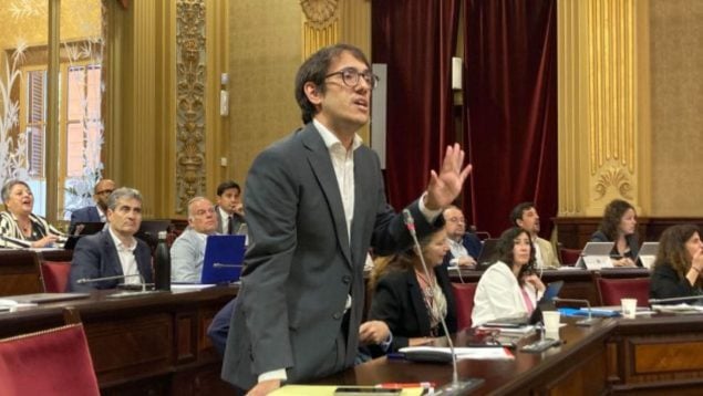Los socialistas reciben una receta de pulseras antimaltrato en el Parlament balear