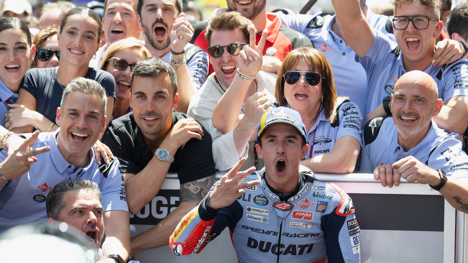 Marc Márquez celebra un podio con el equipo Gresini en 2024. (Getty)