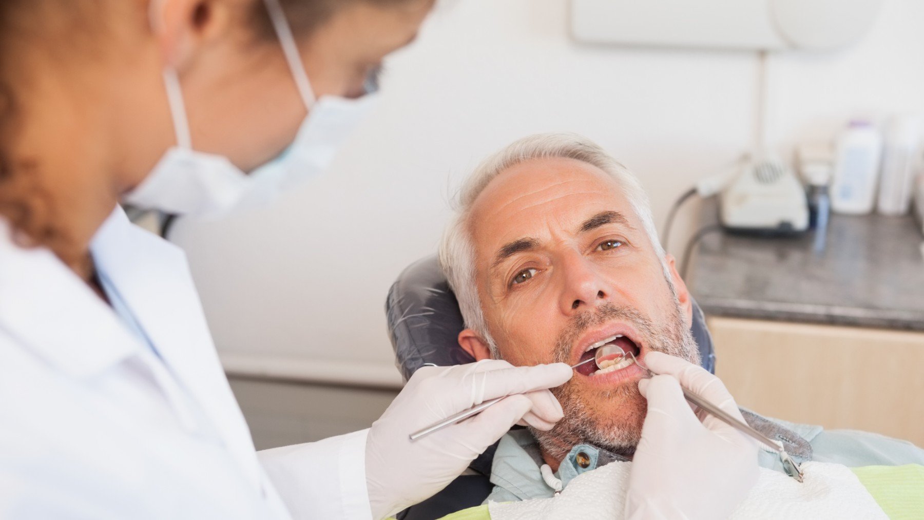 Los mayores, a la cola en salud bucodental: caries sin tratar y baja asistencia