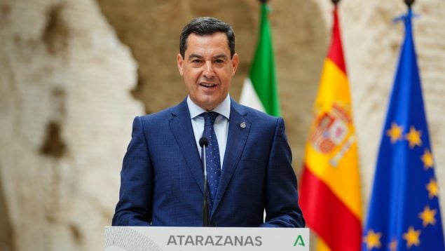 Moreno extiende a todas las familias la deducción de 200 € por hijo y cierra su séptima rebaja fiscal