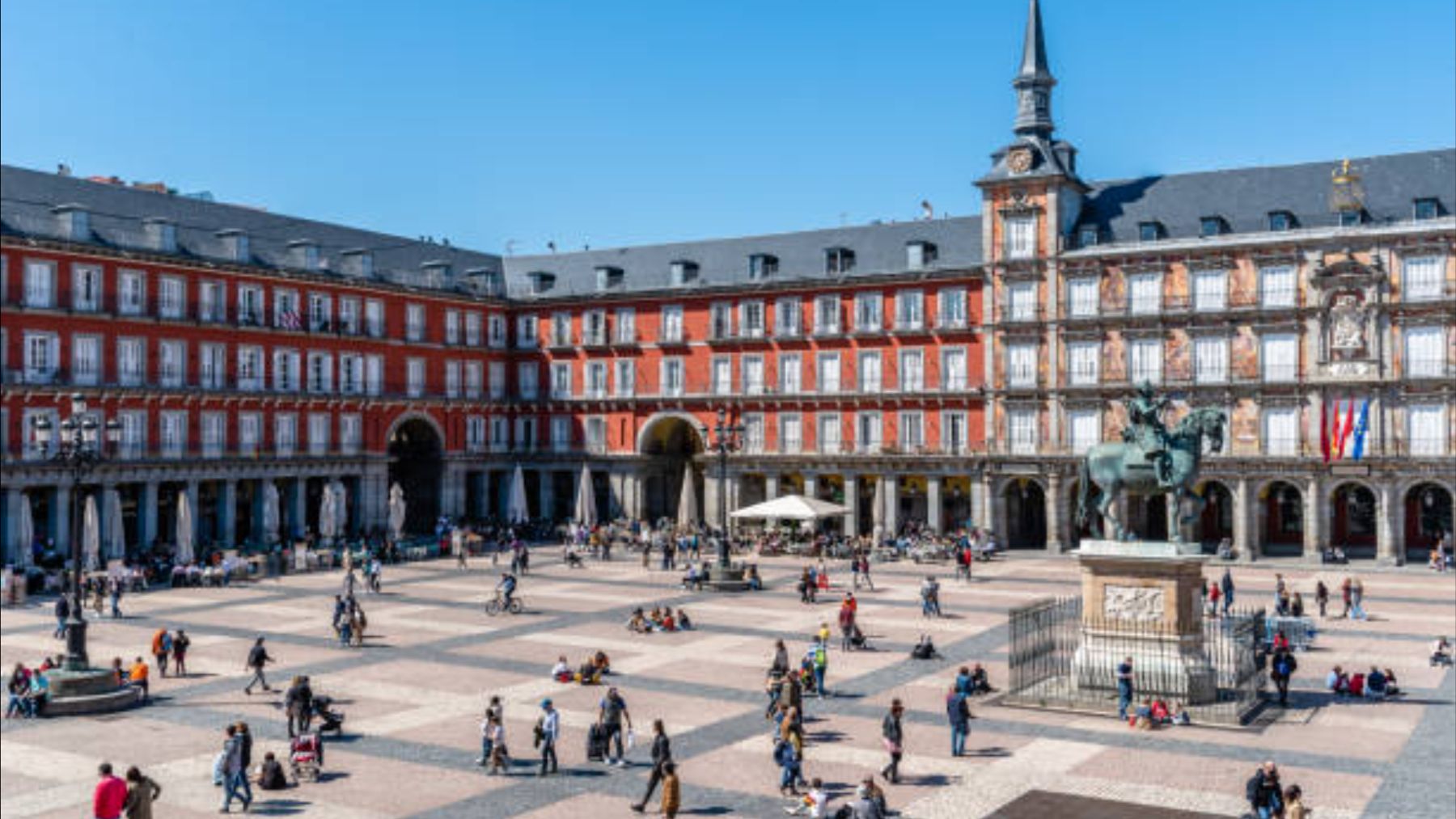 Los mejores hoteles del barrio de Los Austrias: la histórica zona de Madrid que debes visitar