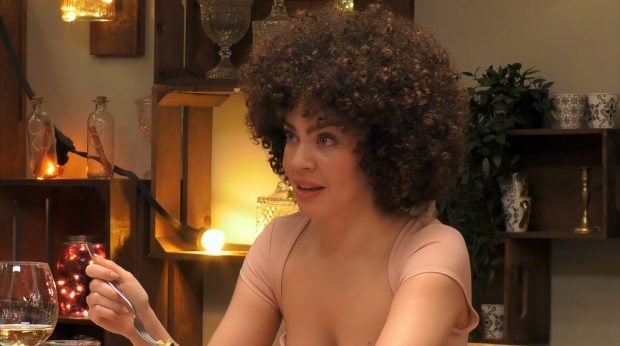 Shira en First Dates. (Mediaset)