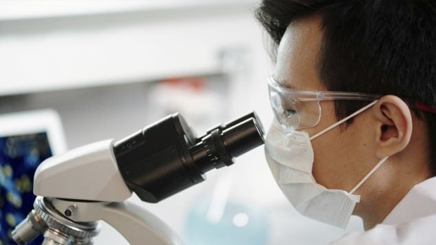 dispositivo que esta lleno de microbios
