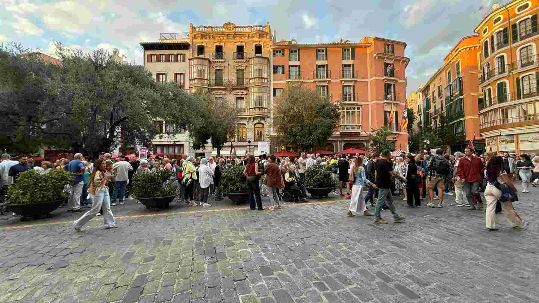 Concentración pro-Gaza en la plaza de Cort de Palma en la tarde de hoy jueves.