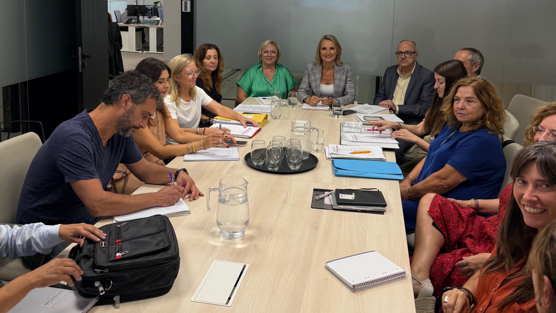 Equipo de la Conselleria, dirección de IB3 y comité de empresa.