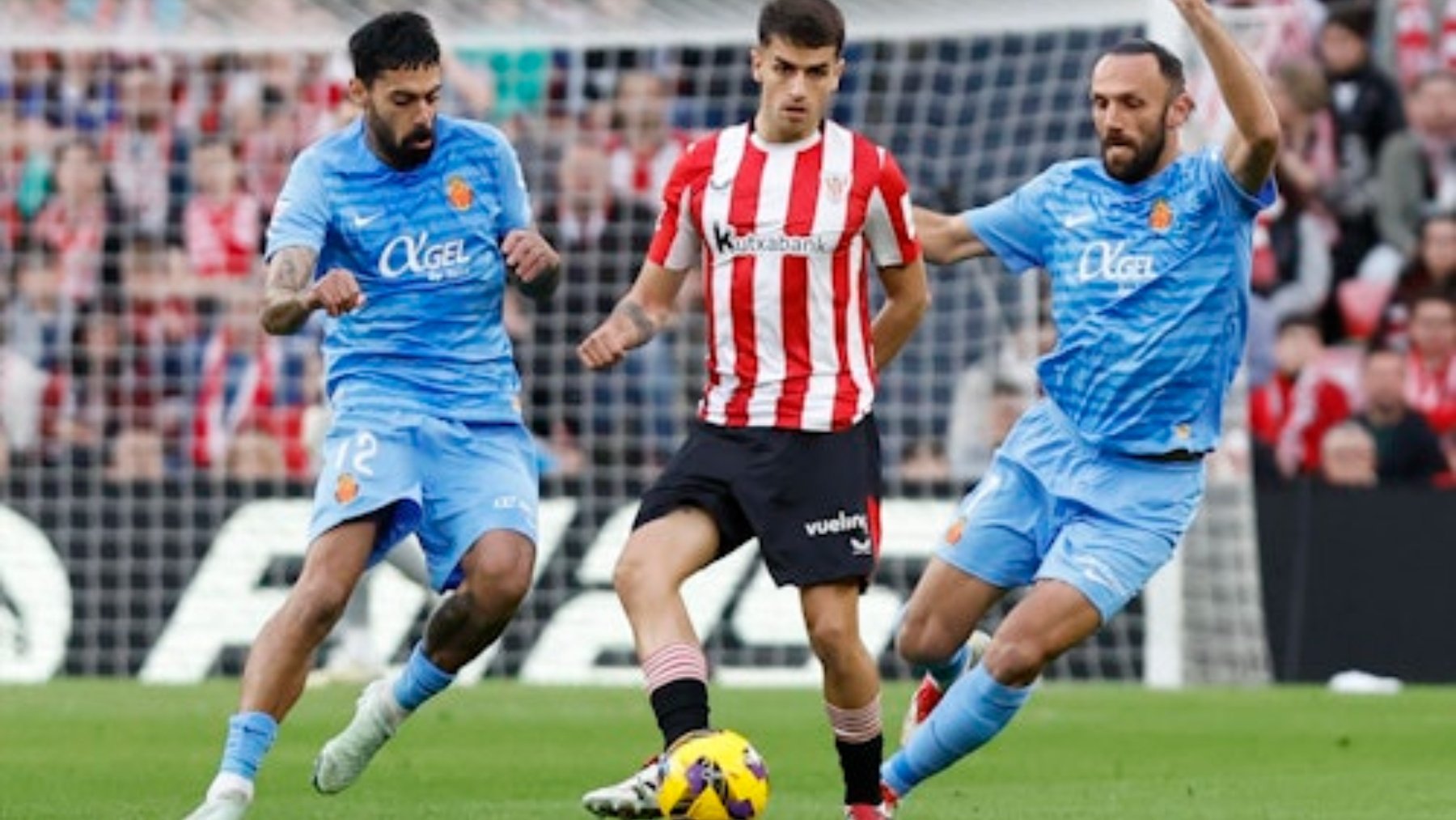 Samú Costa y Muriqi, en el partido de la pasada temporada.