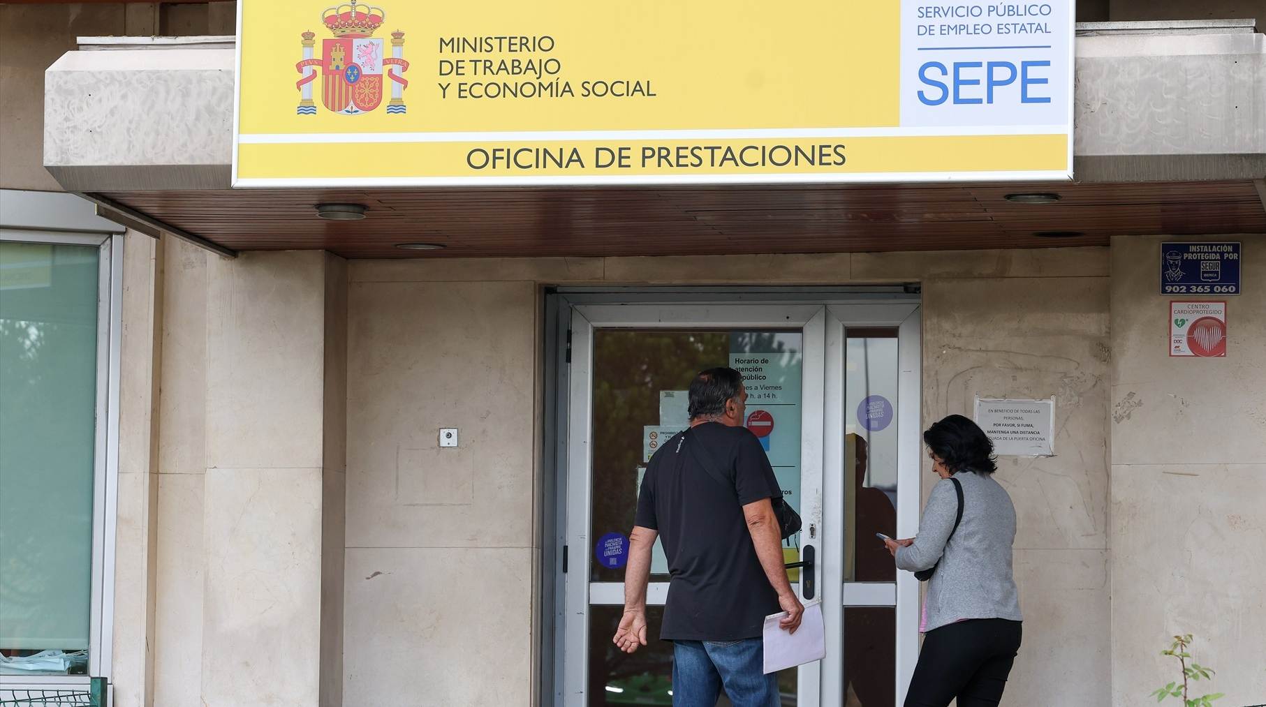 El paro baja en septiembre aunque aunque sólo recupera parte del empleo perdido en agosto