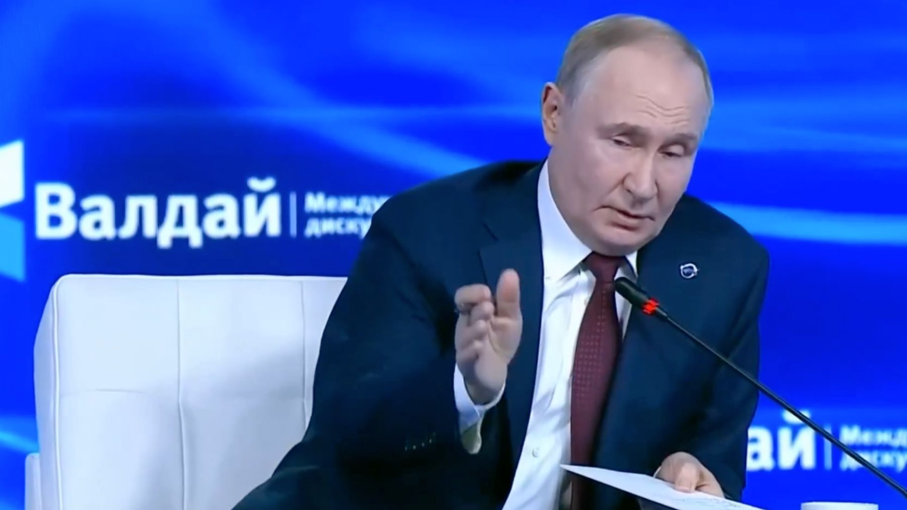 Sorprendente confesión de Putin: «Pasé una noche en casa de Blair y tomamos café en pijama por la mañana»