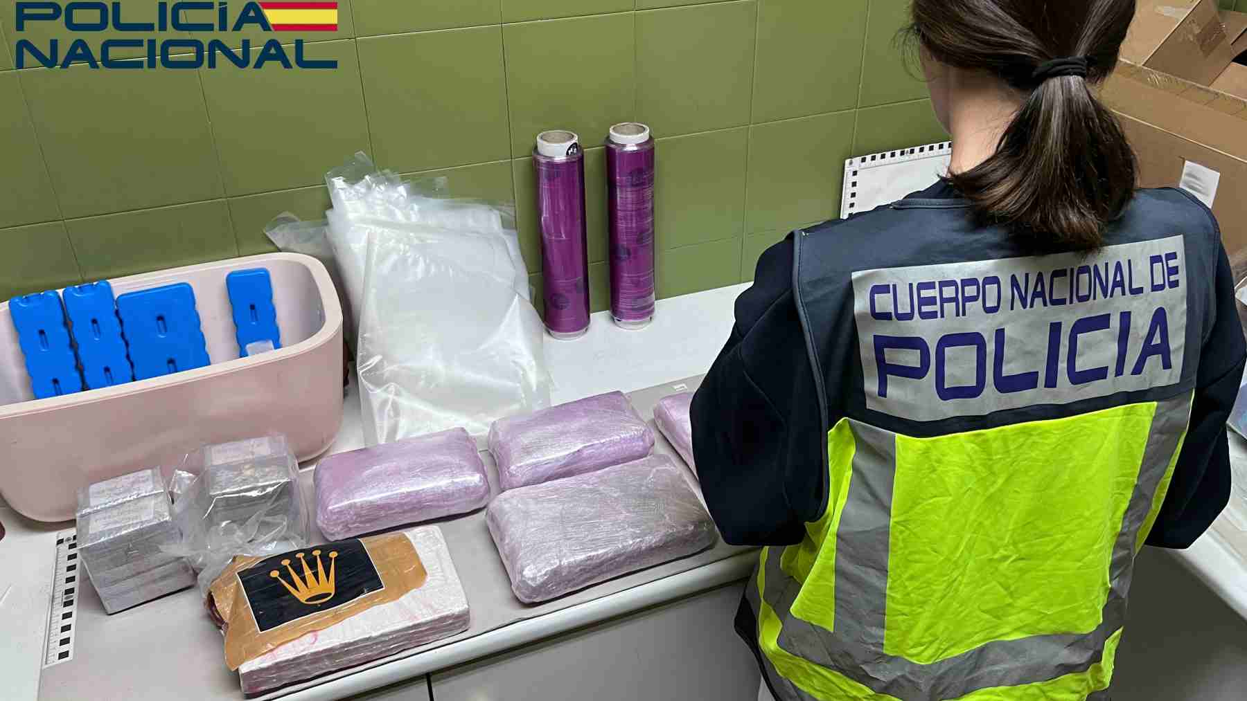 Paquetes de cocaína y hachís intervenidos al detenido en Menorca. POLICÍA NACIONAL