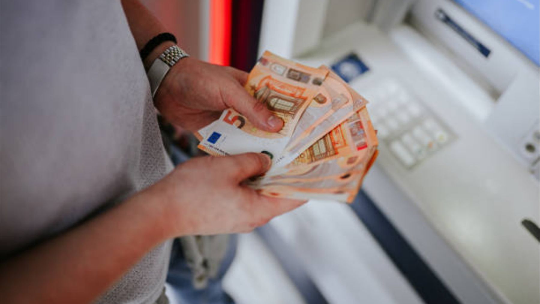 El SEPE confirma el día exacto de octubre en el que vas a recibir el paro según tu banco y es oficial