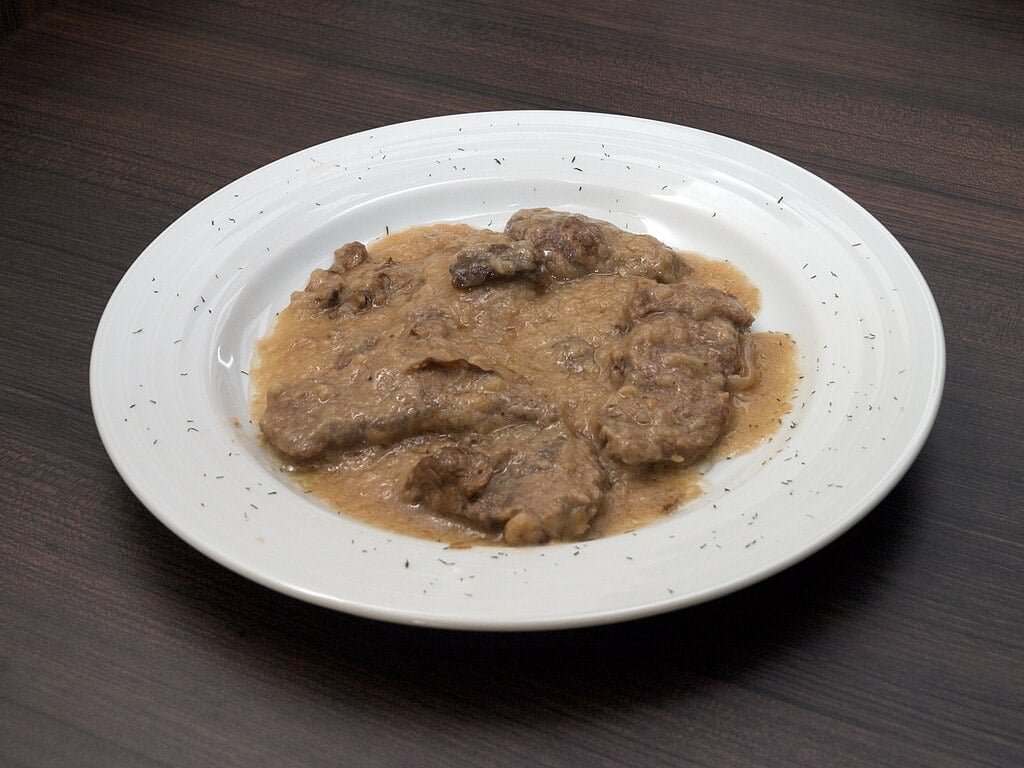 Soy cocinero y ésta en la receta secreta para hacer el tradicional fricandó de ternera y setas: sale de rechupete