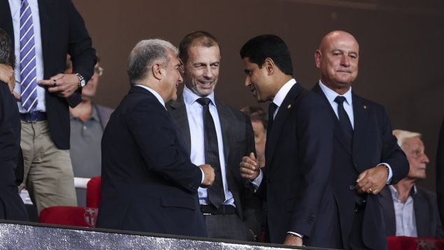 Joan Laporta, Ceferín y Al Khelaifi, en el Barcelona-PSG. (Europa Press)