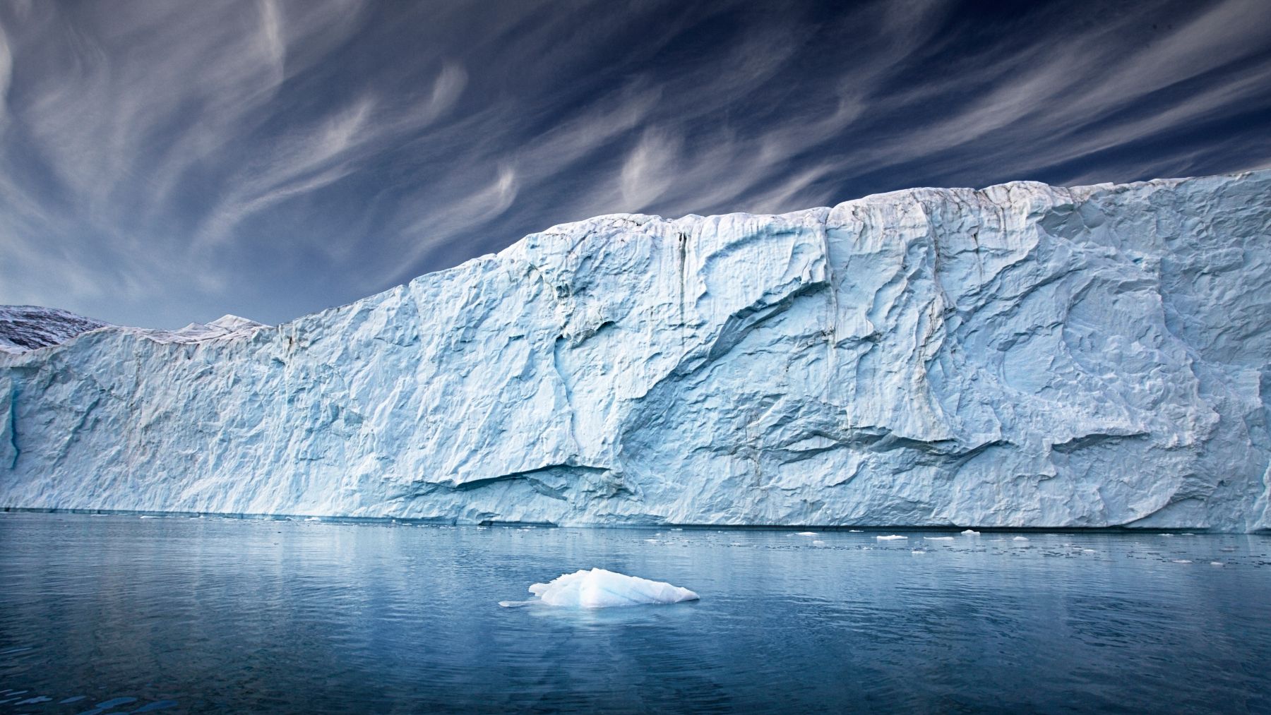 León XIV ha bendecido un fragmento desprendido de un glaciar de Groenlandia similar al de la imagen.