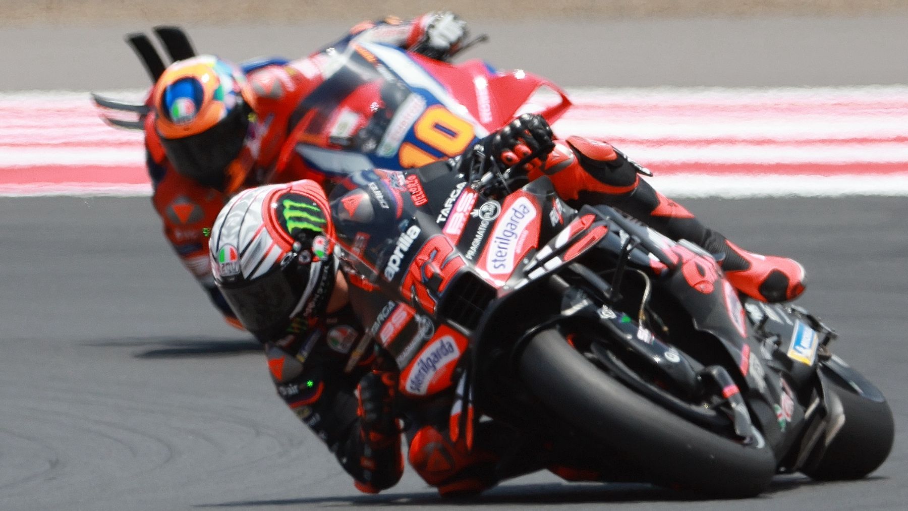 Bezzecchi le arrebata la victoria a Aldeguer en la sprint con Márquez séptimo