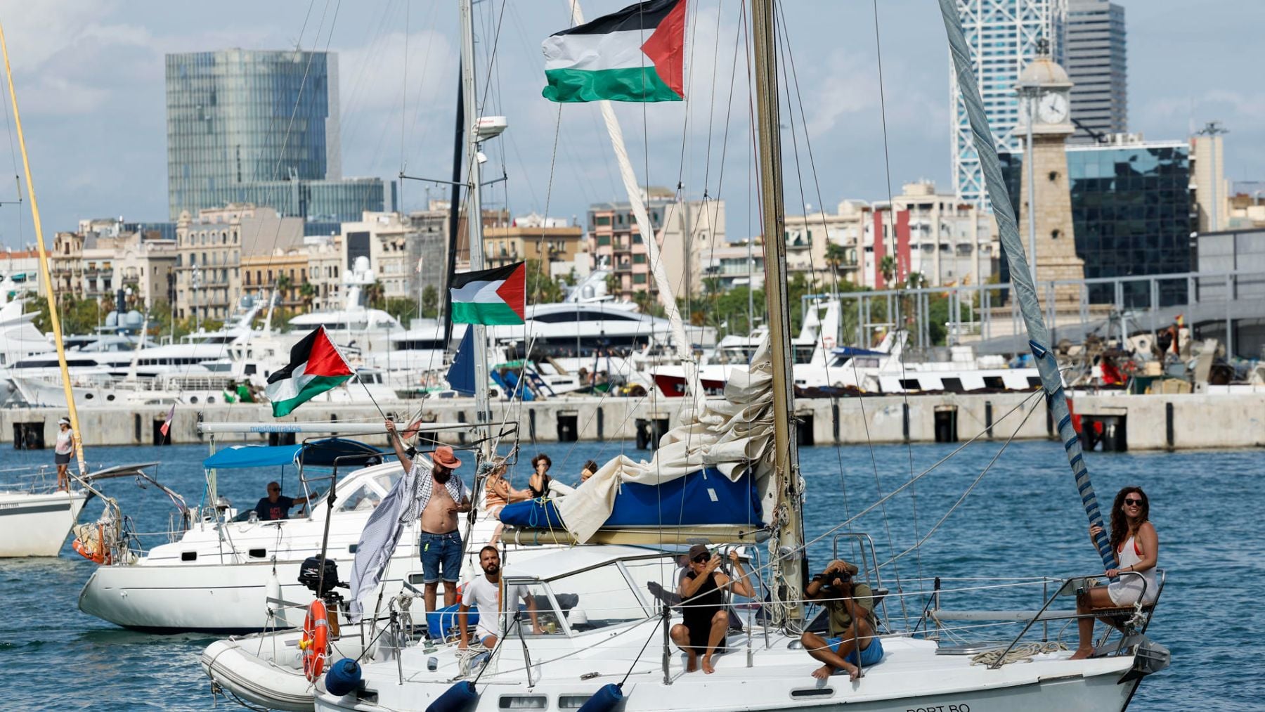La flotilla Global Sumud en el puerto de Barcelona. EFE/ Toni Albir