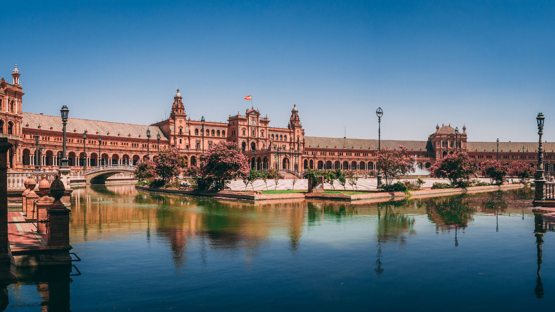 Una imagen de la Plaza de España de Sevilla. (Foto: Freepik)