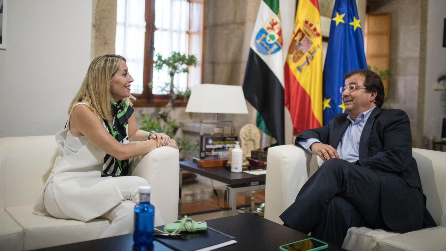 La política llora la muerte de Fernández Vara: «Defendió sus ideas desde la moderación y el respeto»
