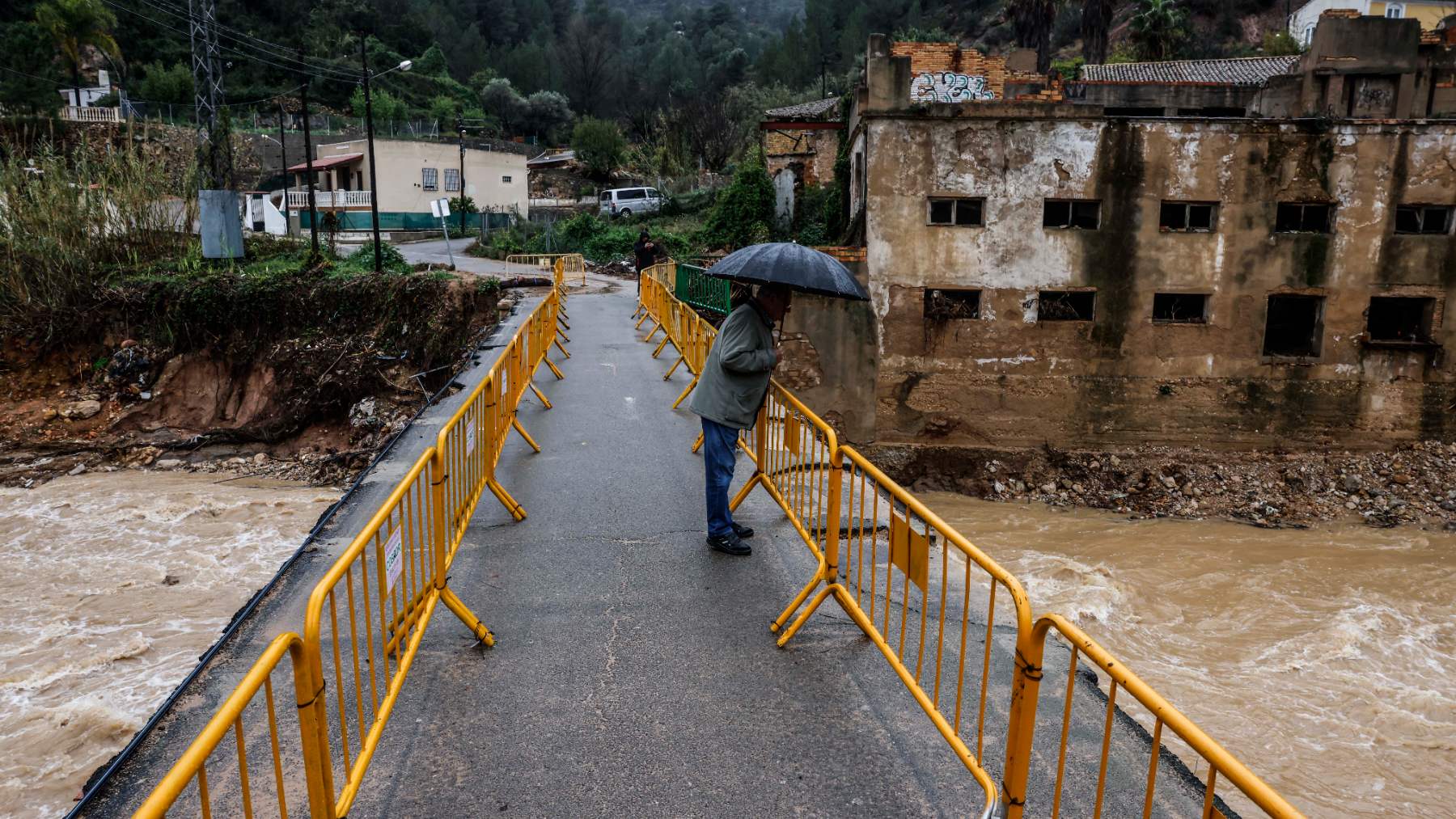 Rio a su paso por la población de Buñol, que ya fue afectada por una DANA en Valencia. 8Foto: Europa Press).