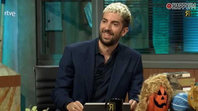 Bayona vacila como nunca a David Broncano en ‘La Revuelta’: «No sé si está grabado o…»