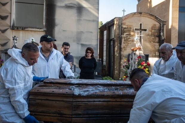Exhumación del cuerpo de Mario Biondo. (Foto: Gtres)