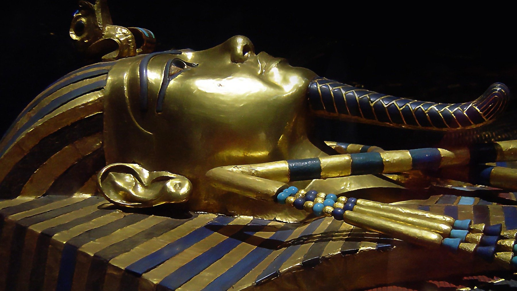 Arqueólogos encuentran la pieza perdida de la estatua de Ramsés II, descubrimiento arqueológico antiguo egipto, hallazgos arqueológicos, arqueología, estatua de Ramsés II, estatua de Ramsés II un siglo después.