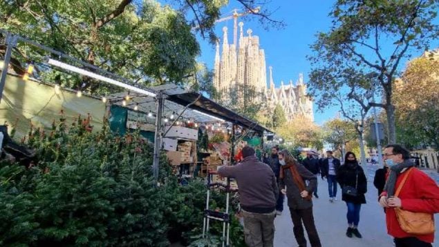No es Viena ni Praga: el mercadillo de Navidad junto a la Sagrada Familia lleno de regalos y tradición