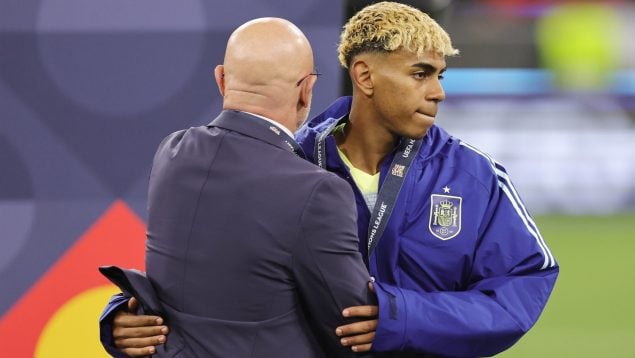 Luis de la Fuente y Lamine Yamal, en la final de la Liga de Naciones. (Europa Press)