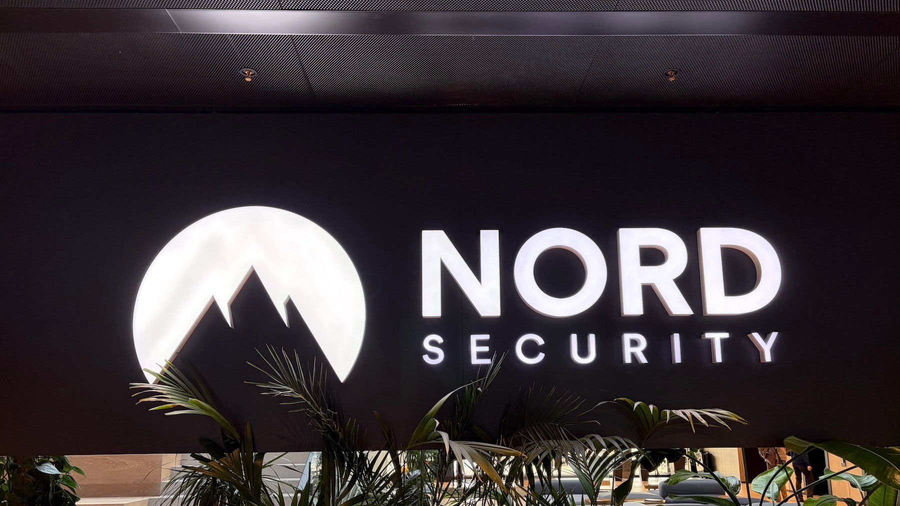 Así es Vilna, la capital europea que exporta ciberseguridad: lo que vi en la sede de Nord Security