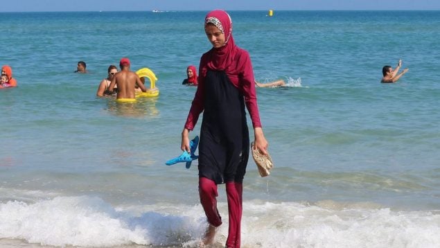Vox exige la prohibición del burkini en las piscinas de Rincón de la Victoria: «Simboliza la sumisión»