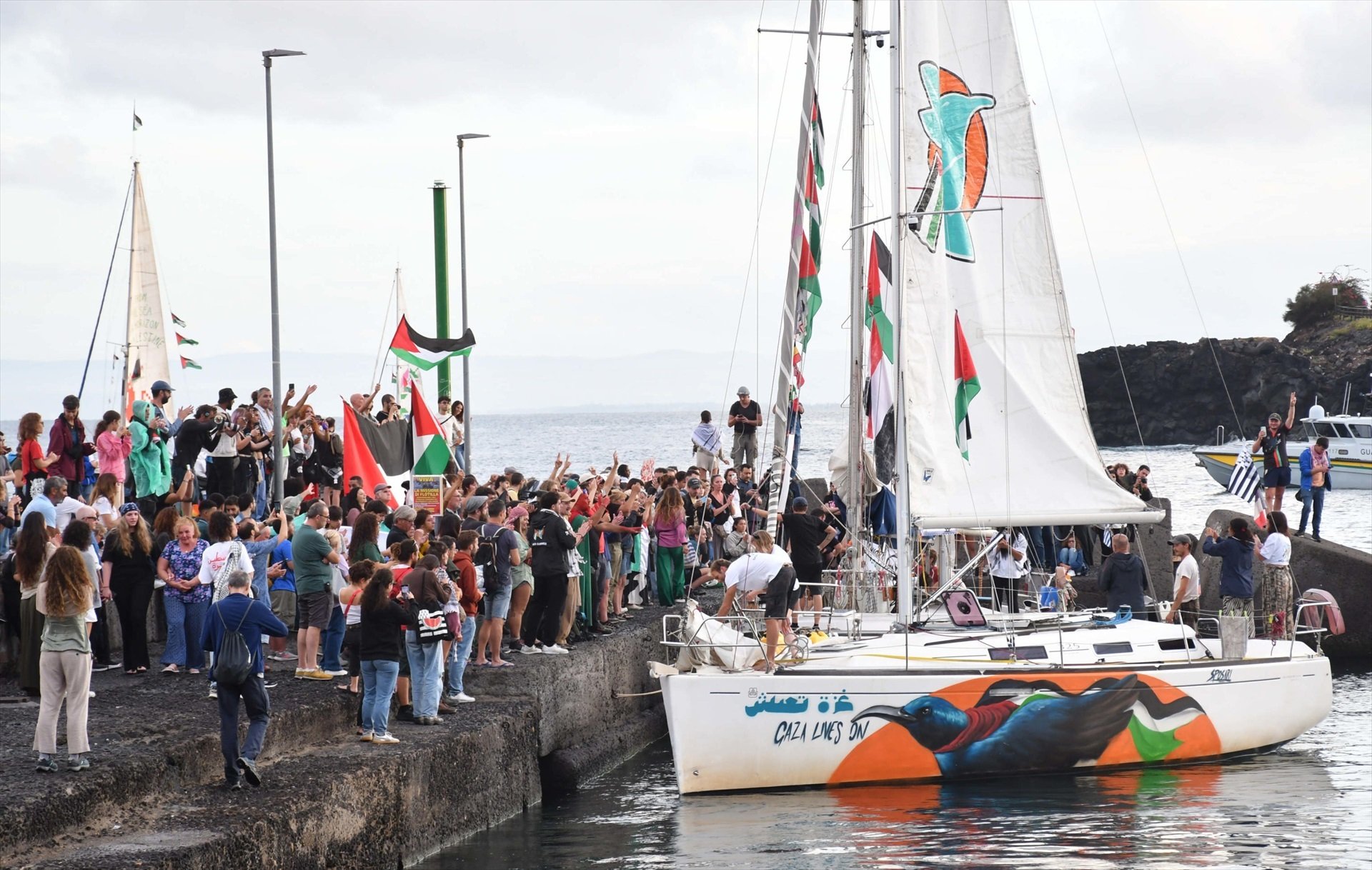 Israel intercepta la segunda flotilla pro-Gaza con 8 miembros españoles en aguas internacionales