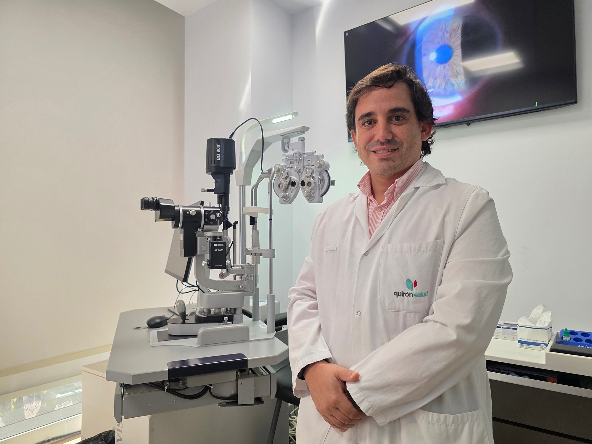Doctor José Manuel Sandoval, jefe del Servicio de Oftalmología del Hospital Quirónsalud Málaga