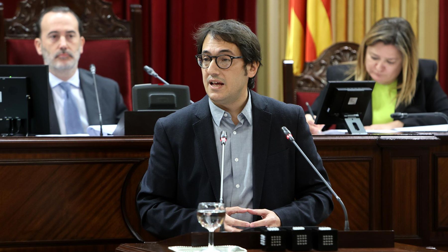 Papelón del PSOE: se ofrece a Prohens para subir la ecotasa y una hora después lo retira del registro