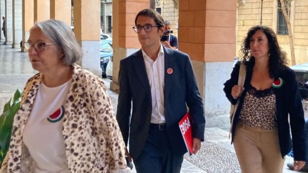 El socialista Negueruela copia a Prohens la propuesta de subida de la ecotasa que rechazó hace un año