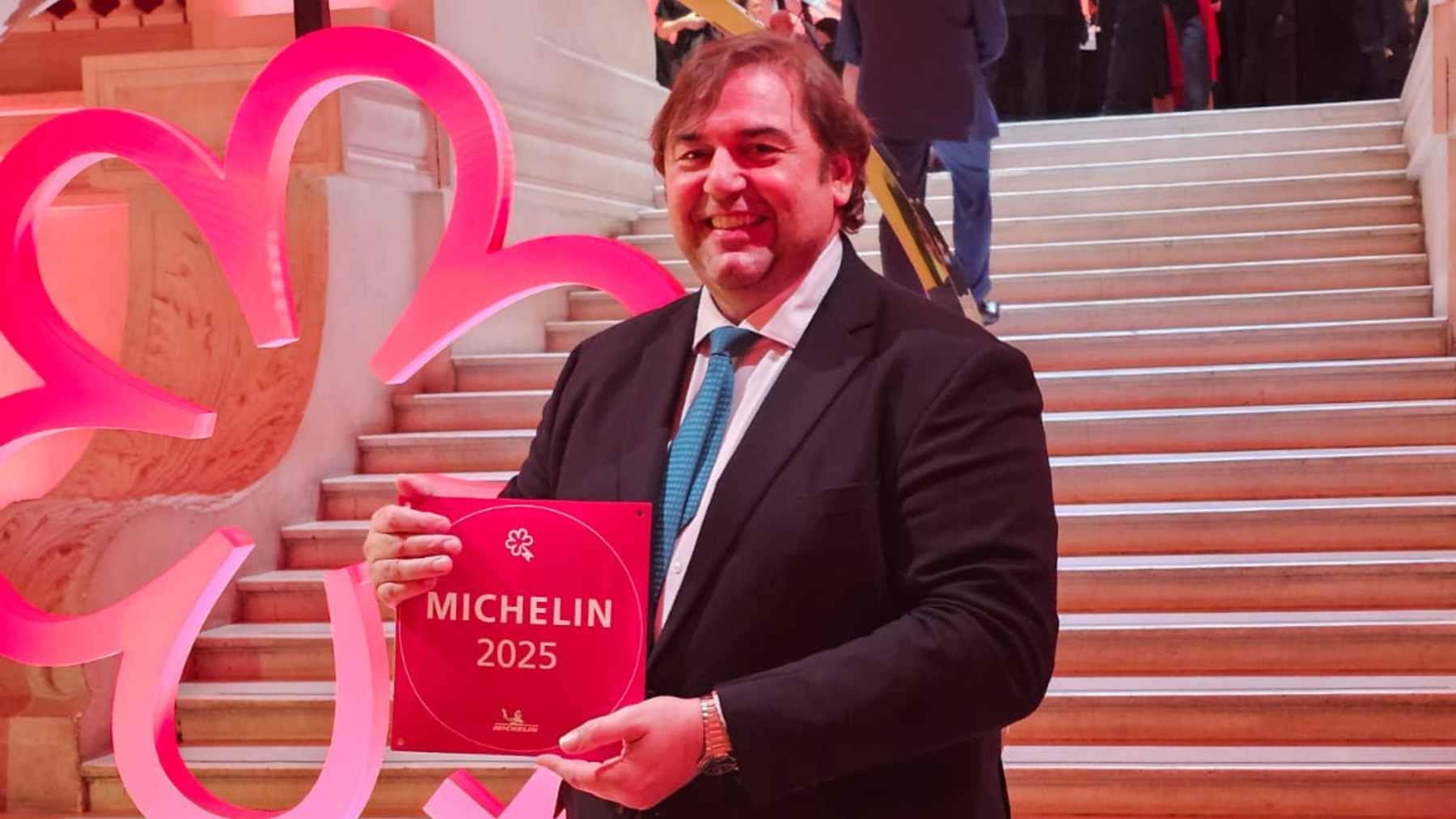 Toni Mir, CEO de Cap Vermell Group, tras recibir la Llave Michelin 2025 en París.