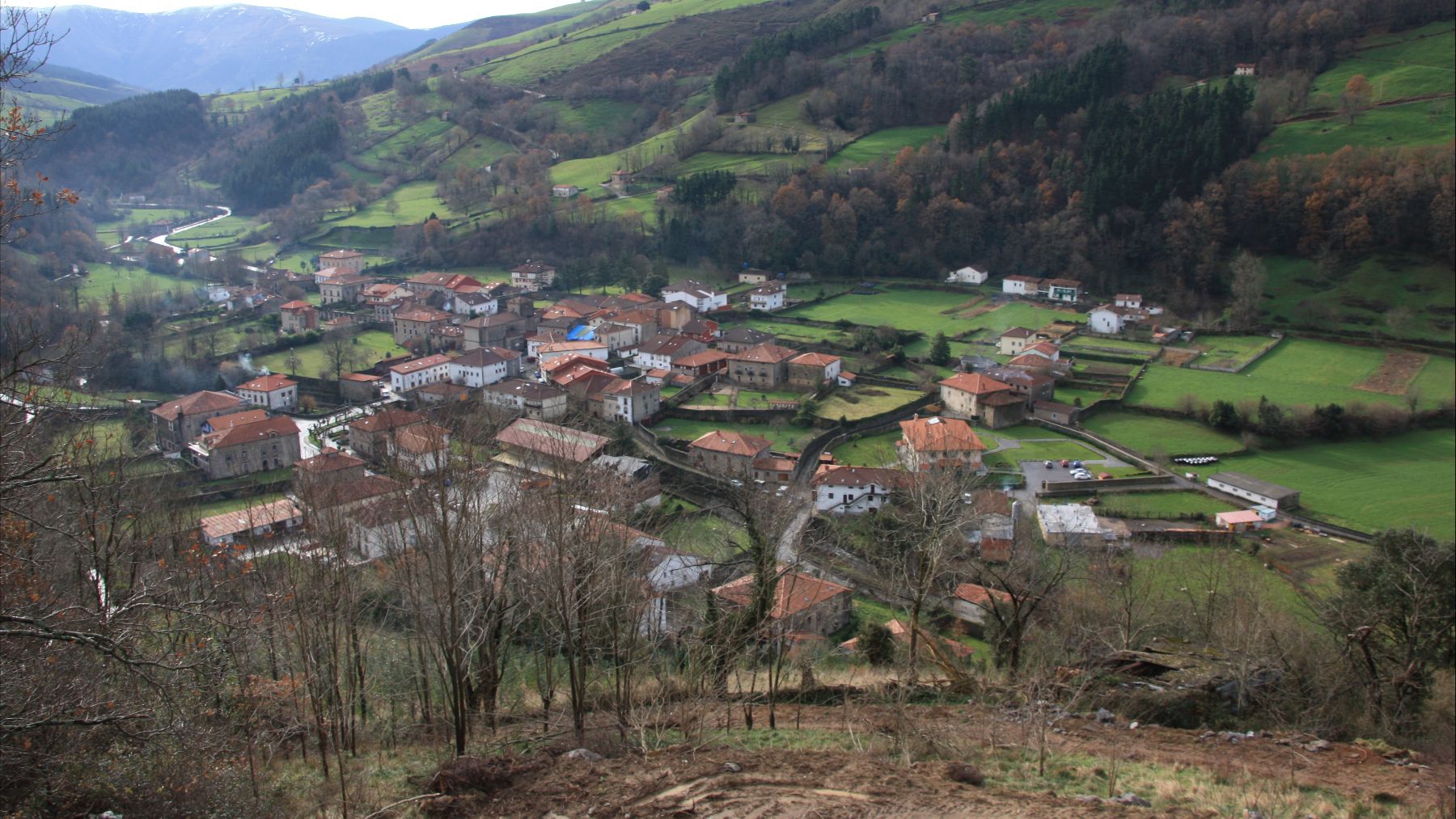 El pueblo más pequeño del País Vasco, a 1 hora de Bilbao: rodeado de naturaleza y palacios del siglo XVII